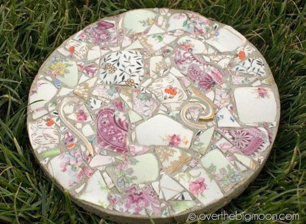 DIY Garden Mosaic Stepping Stones