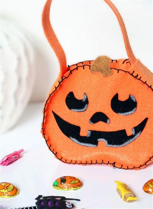 DIY Mini Felt Trick Or Treat Bags Tote