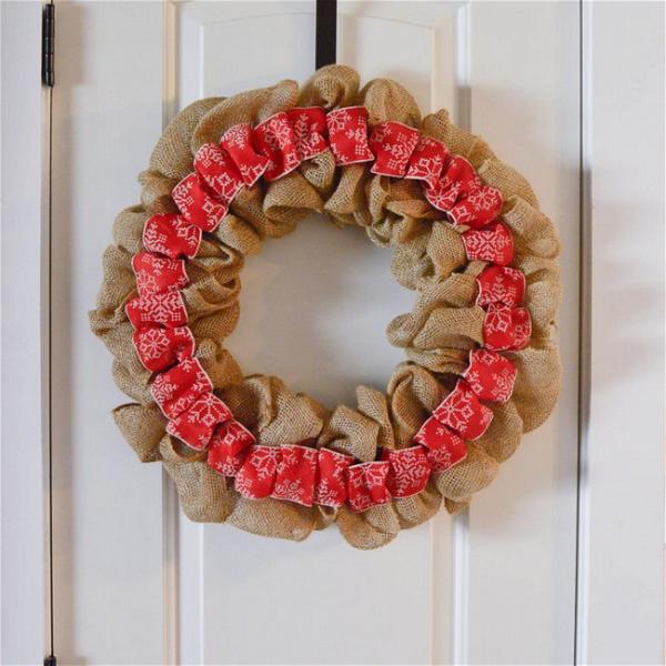 DIY Rustic Christmas Burlap Wreath