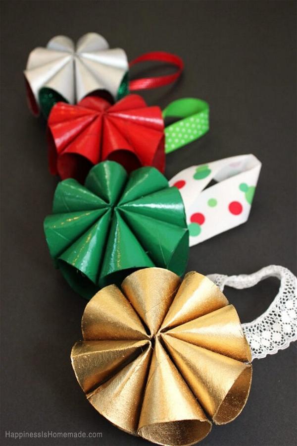 Mid Century Inspired Mini Wreath Christmas Ornaments