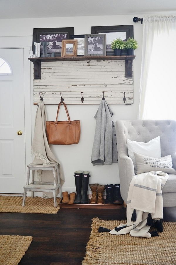 DIY Rustic Entryway Coat Rack