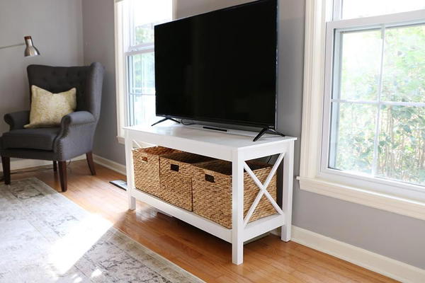 Kreg’s DIY X-Leg TV Stand