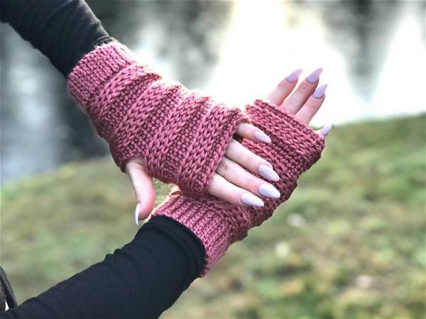 Stria Gloves and Mittens