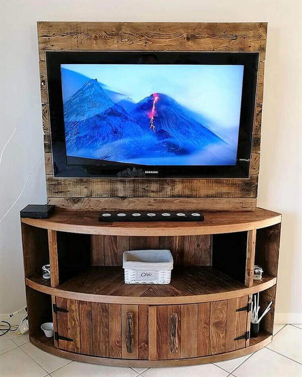 Wooden Pallet TV Stand