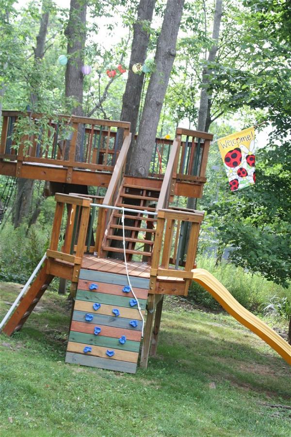 Amazing Backyard Treehouse