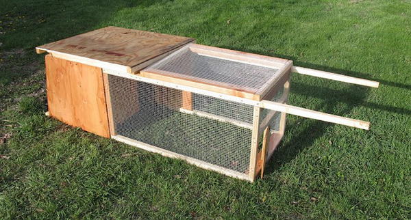 DIY Outdoor Chicken Brooder