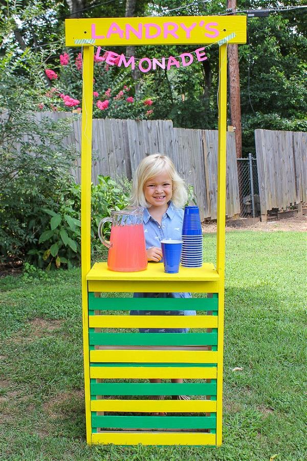 Easy DIY Lemonade Stand
