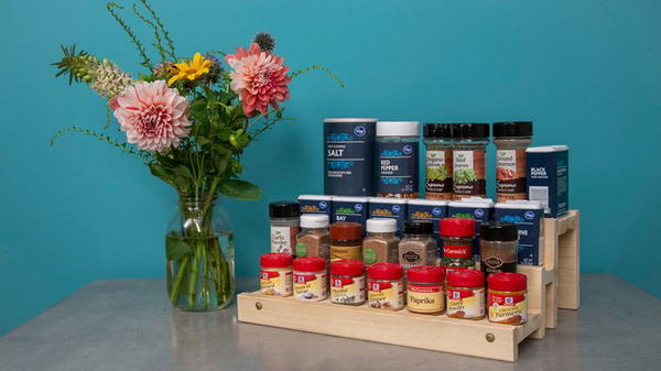 How to Make a DIY Spice Rack