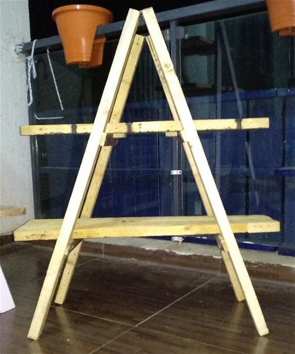 Mini DIY Ladder Shelf from Pallet Plank
