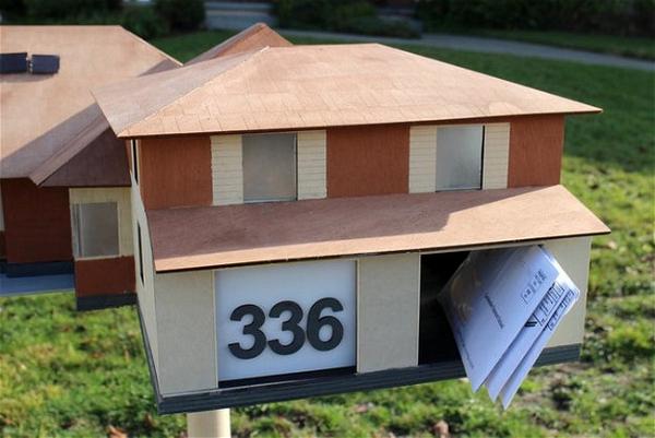 Scale House Mailbox