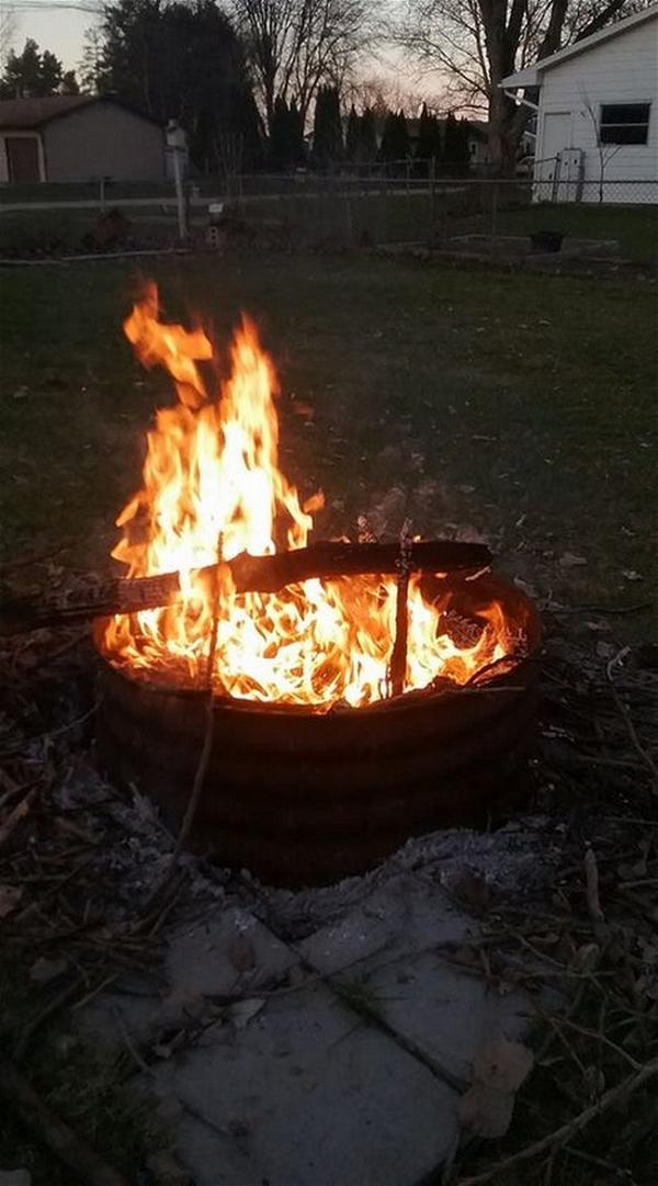 Simple Backyard DIY Fire Pit