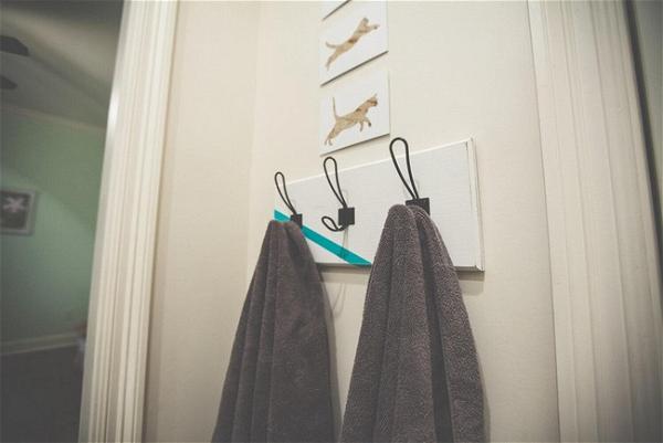 Simple DIY Towel Rack