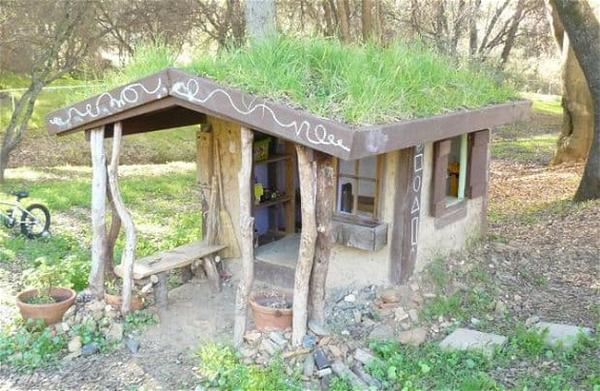 The Naturally Upcycled Cool Cob Playhouse Idea