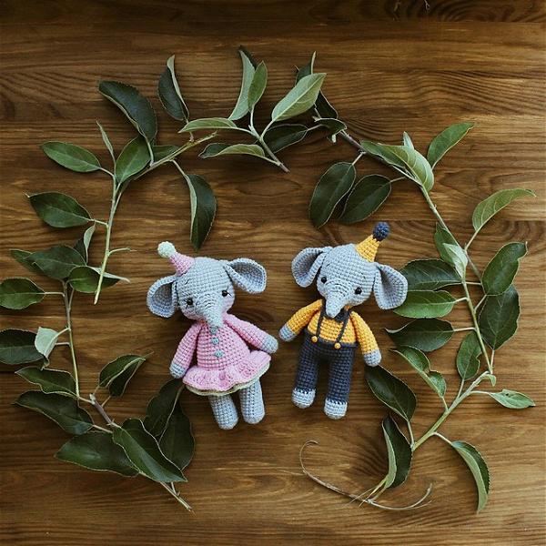 Baby Elephants Tom & Mia