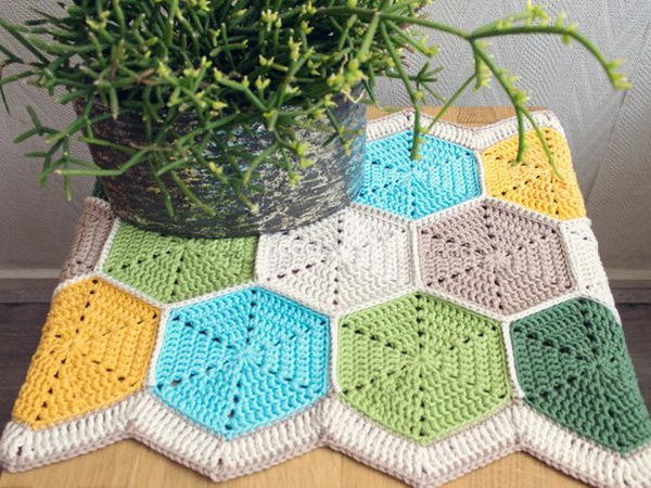 Crochet a Hexagon Table Runner