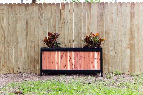 DIY Cedar Planter with Built-In Bench