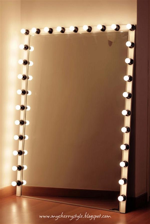  DIY Hollywood-Style Mirror