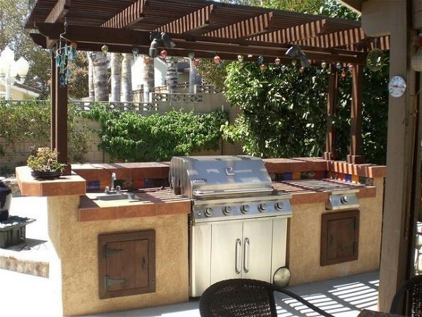 DIY Outdoor Kitchen