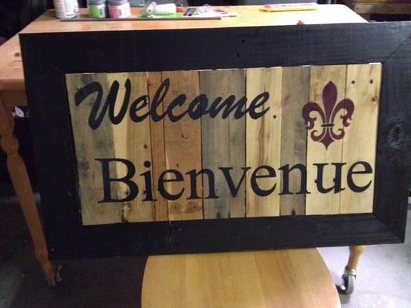 DIY Pallet Welcome Sign