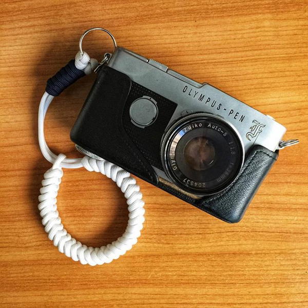 DIY Paracord Camera Strap