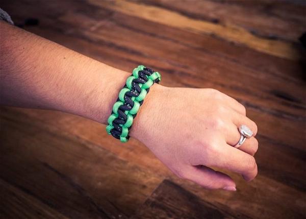 DIY Paracord Survival Bracelet