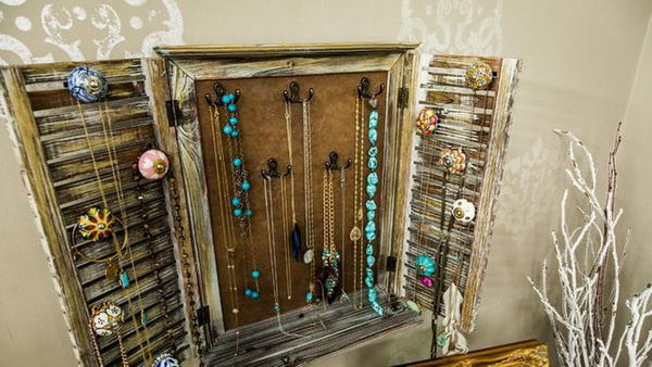 DIY Rustic Jewel Rack