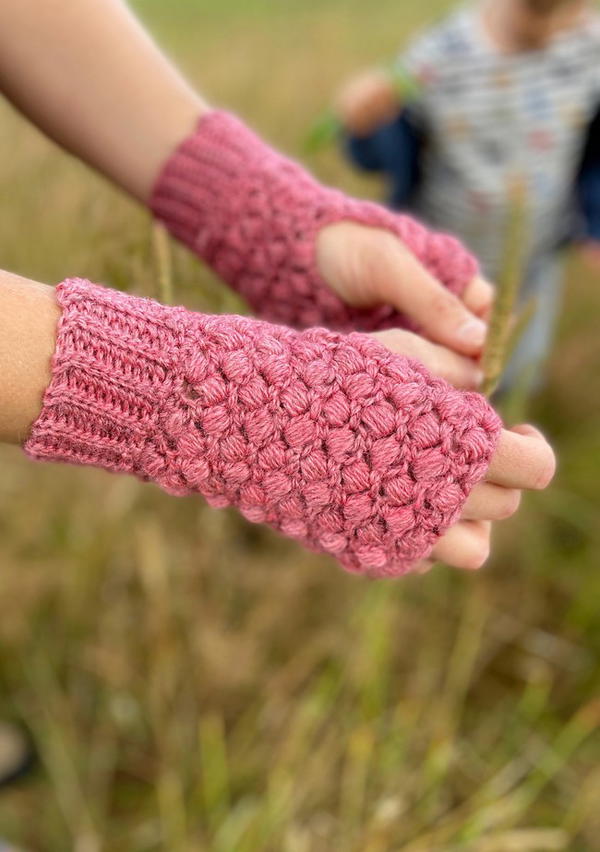 Puff Stitch Mitts