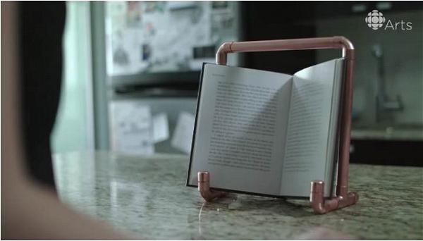 Simple Pipe Book Stand