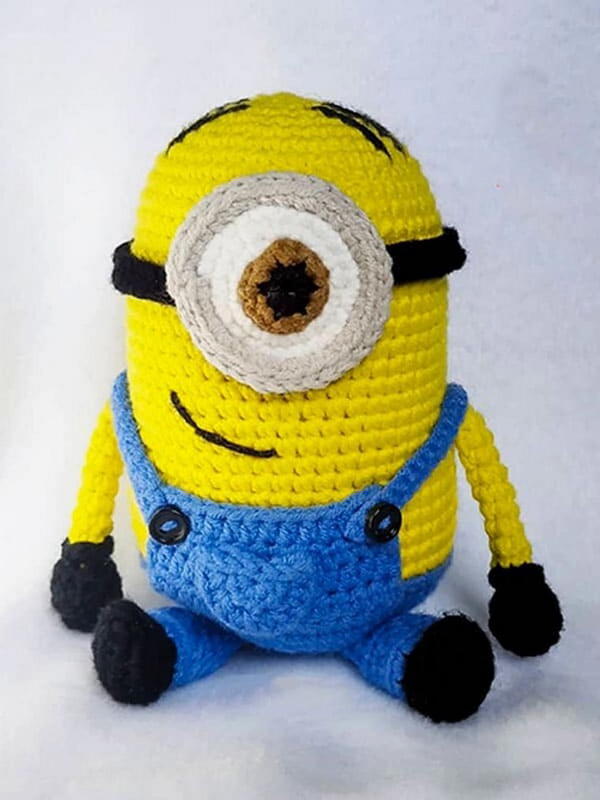 Sitting Minion Amigurumi