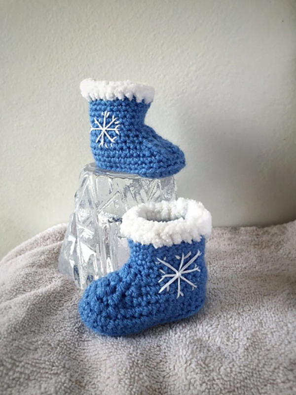 Snowflake Baby Booties