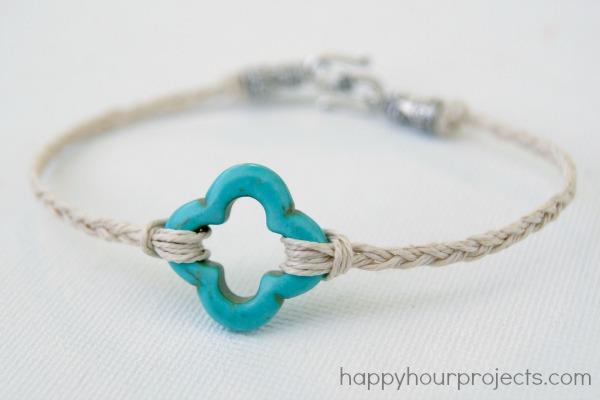 10-minute hemp bracelet