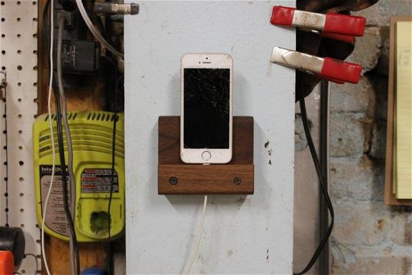 Hanging Magnetic iPhone Dock
