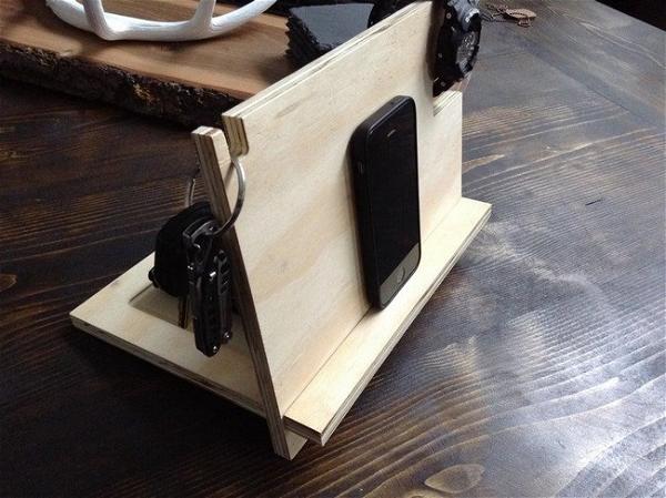 Plywood iPhone Stand DIY