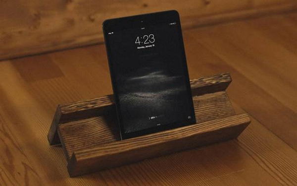 Wooden Tablet Stand DIY