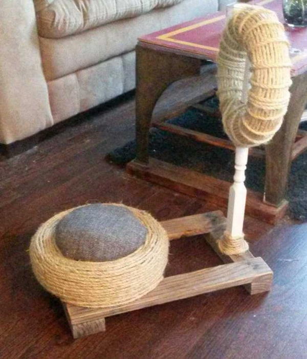 DIY Cat Scratch Post