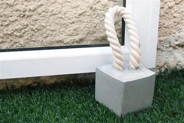 DIY Concrete Door Stopper 1