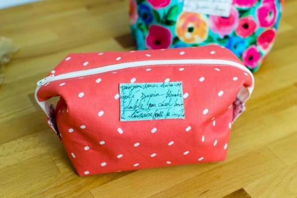 25 DIY Makeup Bag Ideas - Mint Design Blog