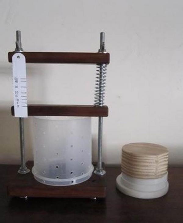 DIY Inexpensive Cheese Press