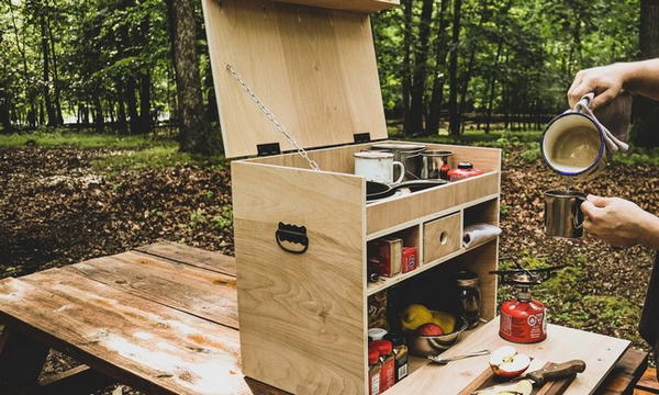 https://cdn.mintdesignblog.com/wp-content/uploads/2022/04/DIY-Lightweight-Camp-Kitchen.jpg