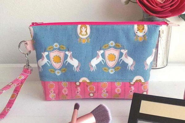 DIY Makeup Bag With Vinyl Lining