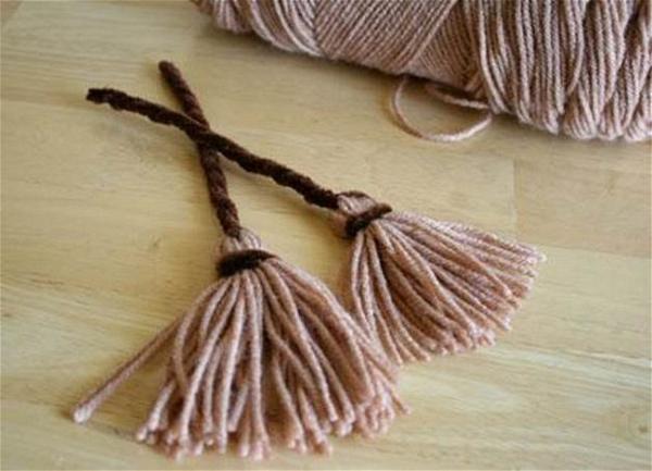 DIY Mini Yarn Witches Broom
