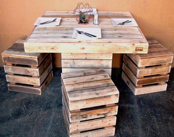 DIY Pallet Kitchen Table