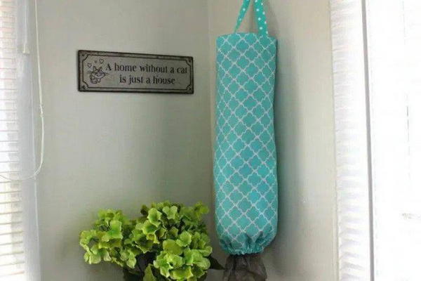 DIY Plastic Bag Holder 1