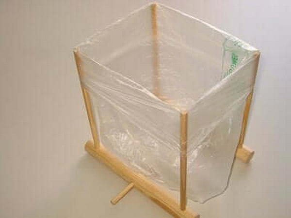 DIY Simple Plastic Bag Holder