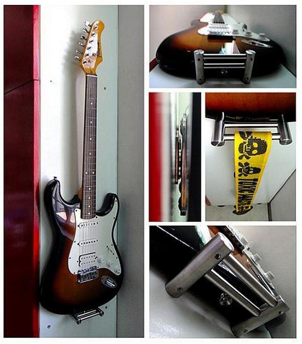 Electric Guitar Hanger Using Magnet