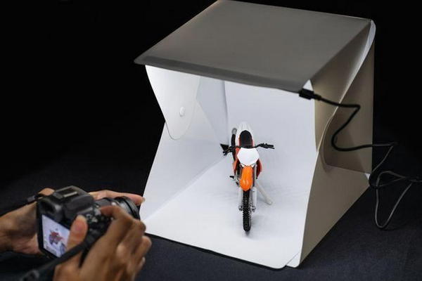 How To Make A DIY Light Box