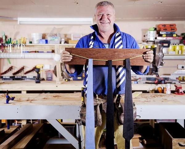 How To Make A Simple Tie Rack