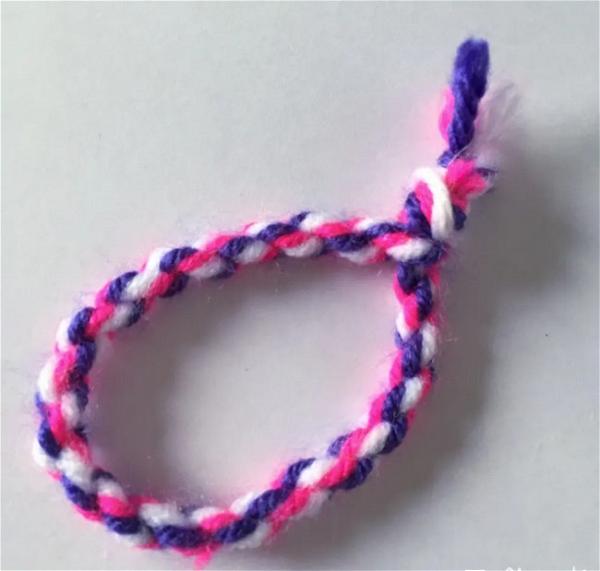 How To Make A Twisted Friendship Bracelet In 2 Minutes