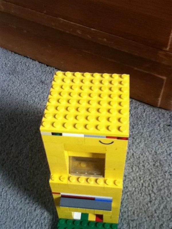 Lego Candy Dispenser 1