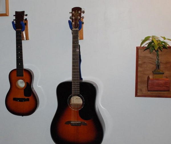 Quick Guitar Hanger